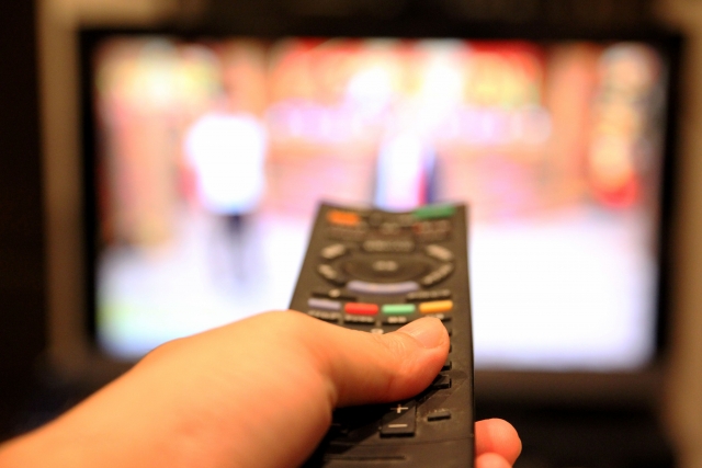 薄型テレビの国内生産が激減！一方、テレビに映る方は…？