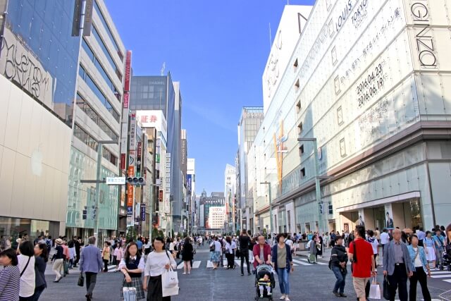 訪日外国人は、国籍によって日本でのお金の使い道が異なる？　買物大好きなのは、やはりあの国？？