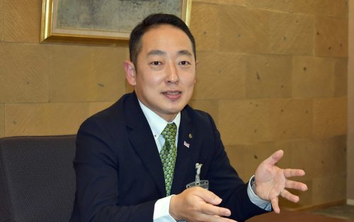 「宇部から衛星データのビジネスモデルを広めていきたい」と語る宇部市の篠﨑圭二市長