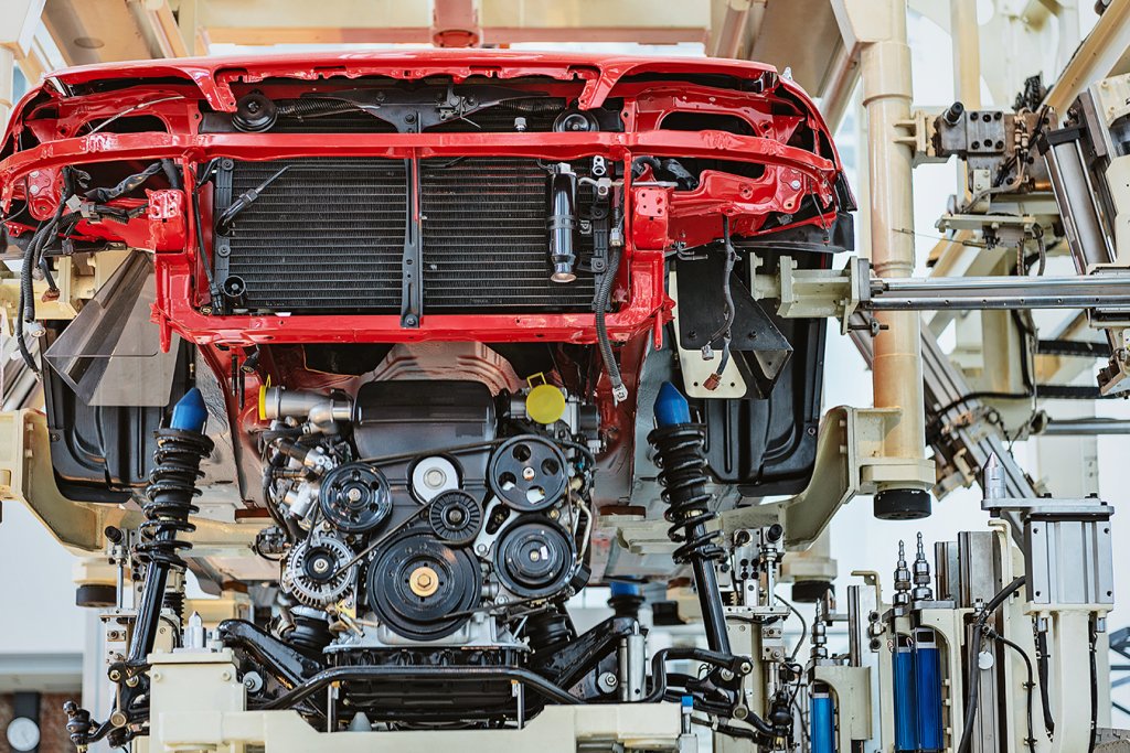 7月の鉱工業生産は、自動車工業などが低下したことから2か月ぶり