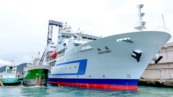 日本の海域に眠るレアアースや重要鉱物を探せ！ 海洋資源調査船「白嶺