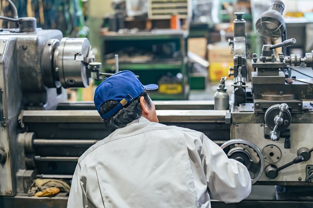 9月の鉱工業生産は、生産用機械工業などが上昇。基調判断は「一進一退