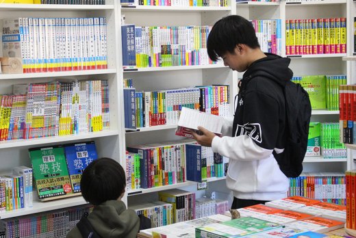 しょうゆが本屋で大ヒット！ 「何かを仕掛ける」盛岡の書店、カギは