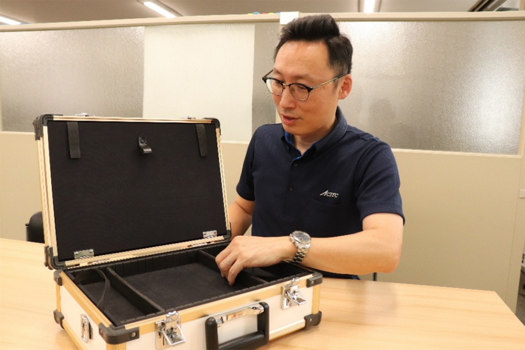 大阪発】入れられないものはなし！ オーダーメイドのケースづくりで